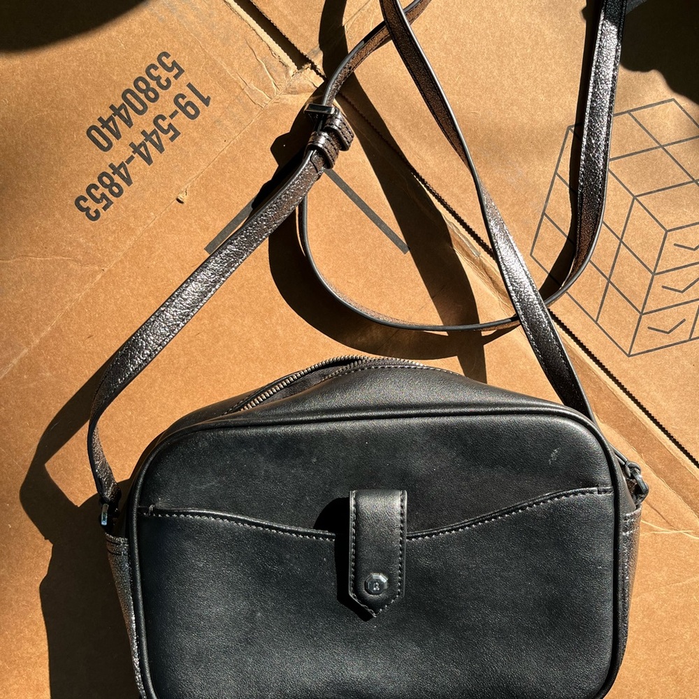 GILI BLACK AND METALLIC CROSSBODY BAG, good condition